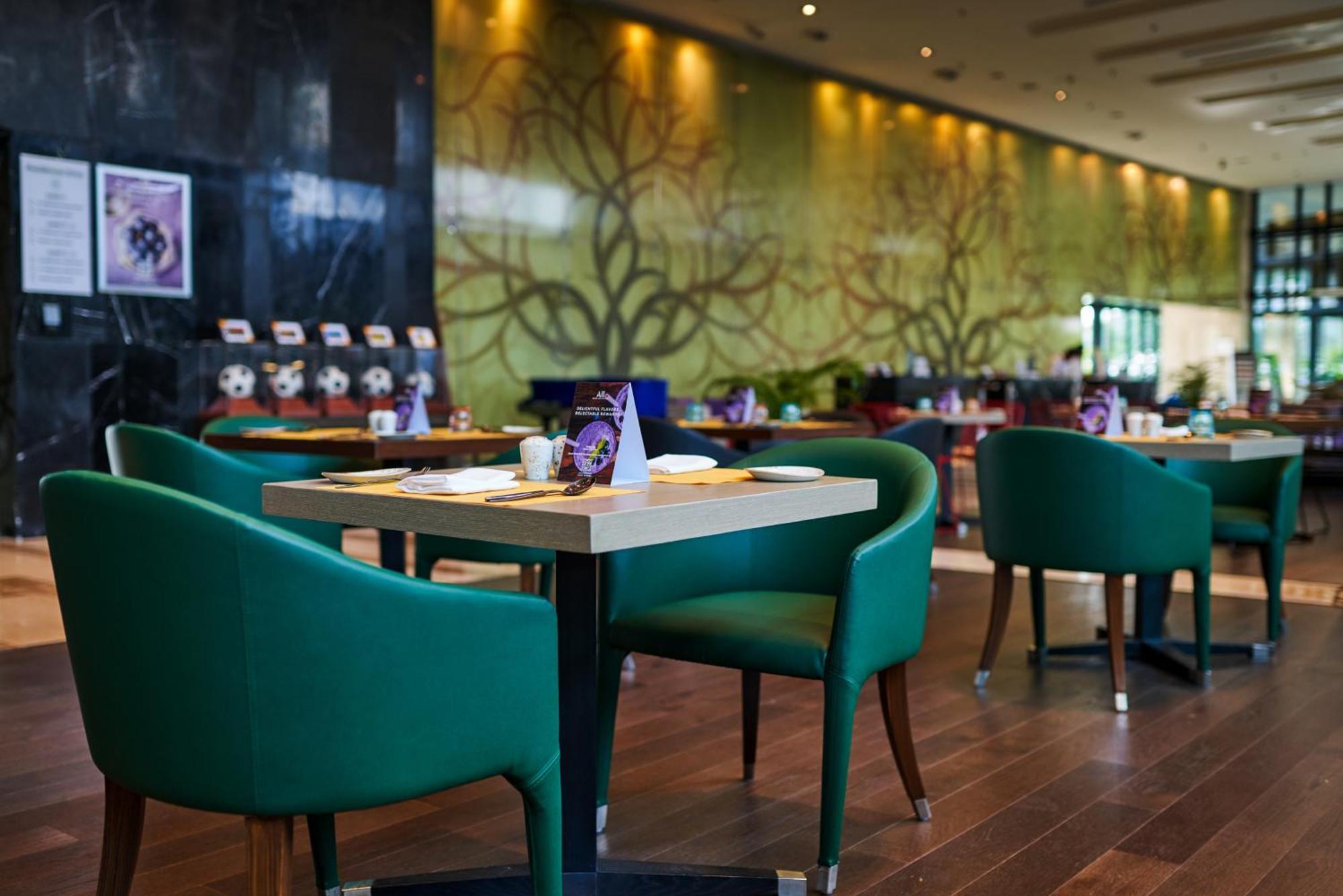 Novotel Kolkata Hotel And Residences Εξωτερικό φωτογραφία The restaurant