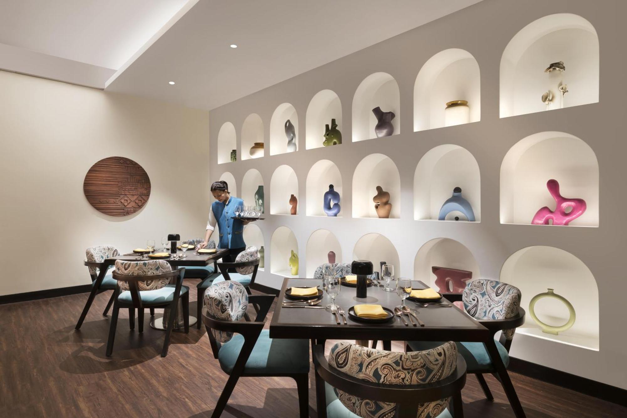 Novotel Kolkata Hotel And Residences Εξωτερικό φωτογραφία The interior of the restaurant