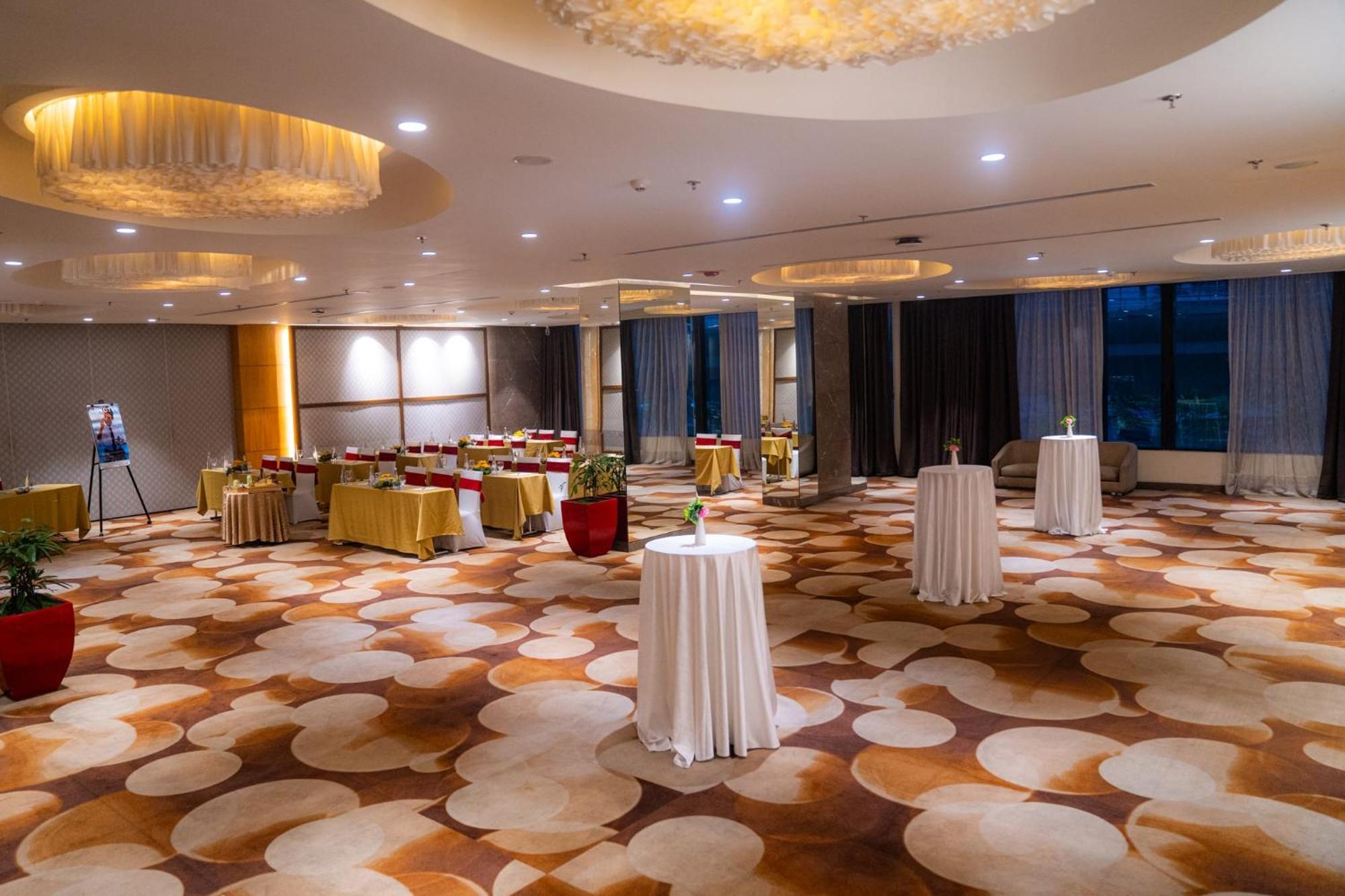Novotel Kolkata Hotel And Residences Εξωτερικό φωτογραφία The ballroom