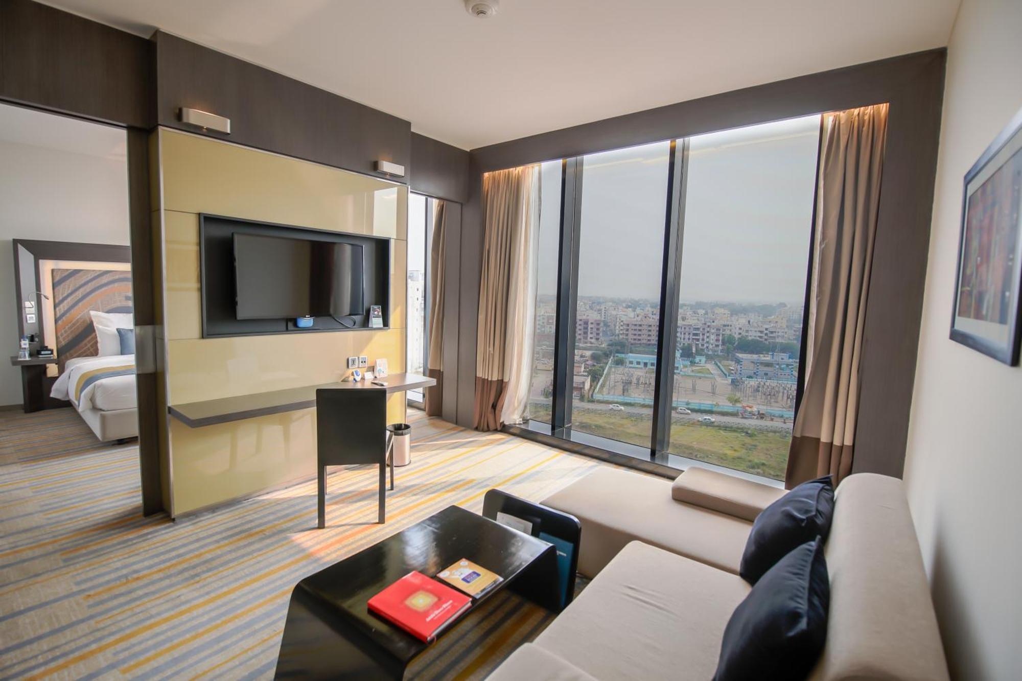 Novotel Kolkata Hotel And Residences Εξωτερικό φωτογραφία
